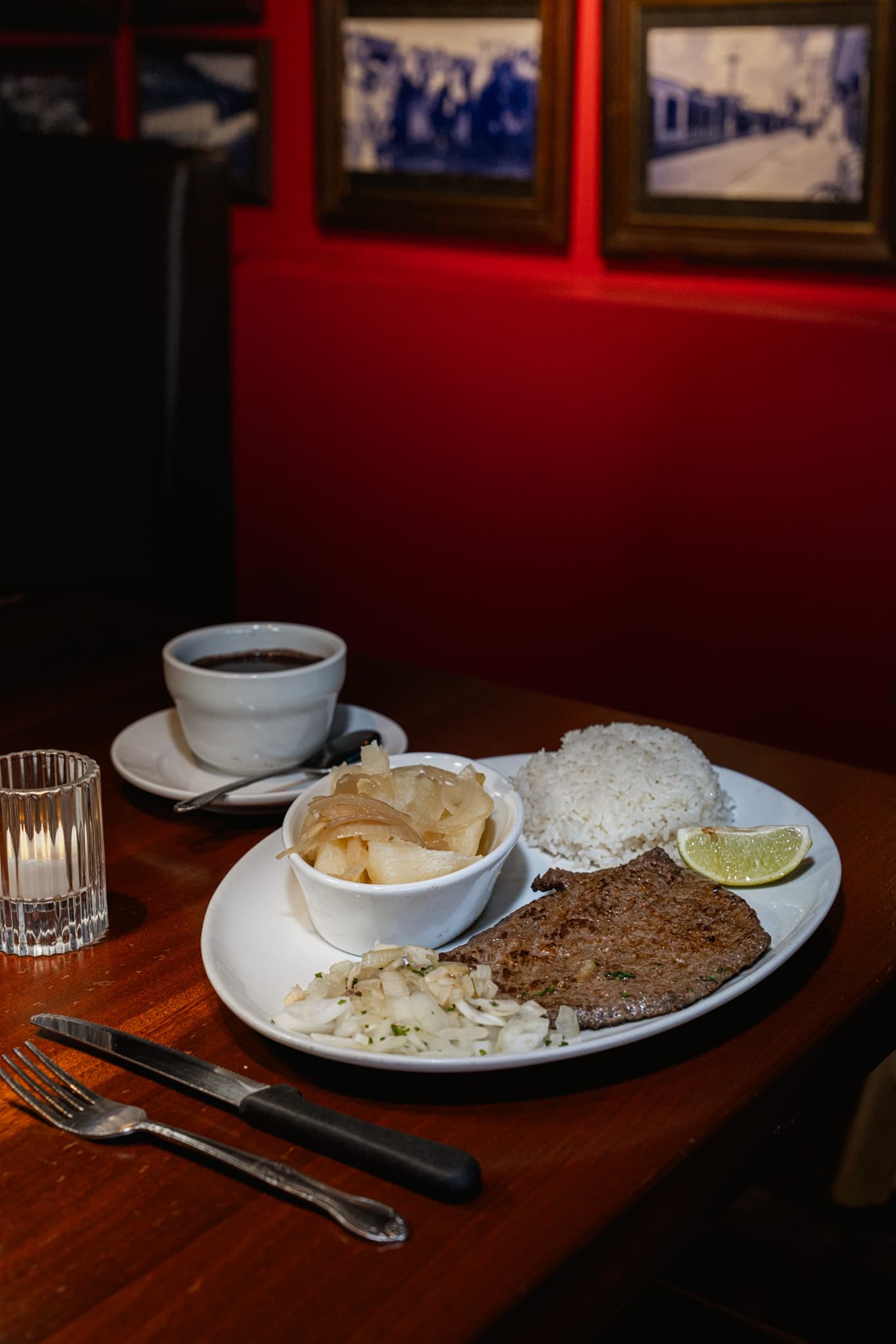 Palomilla steak with white rice, yuca and black bean soup below the Havana prints