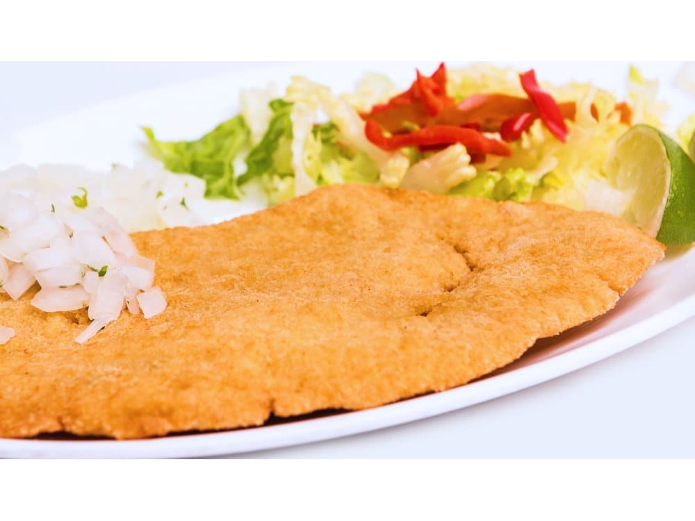 Bistec de Pollo Empanizado — Breaded chicken breast